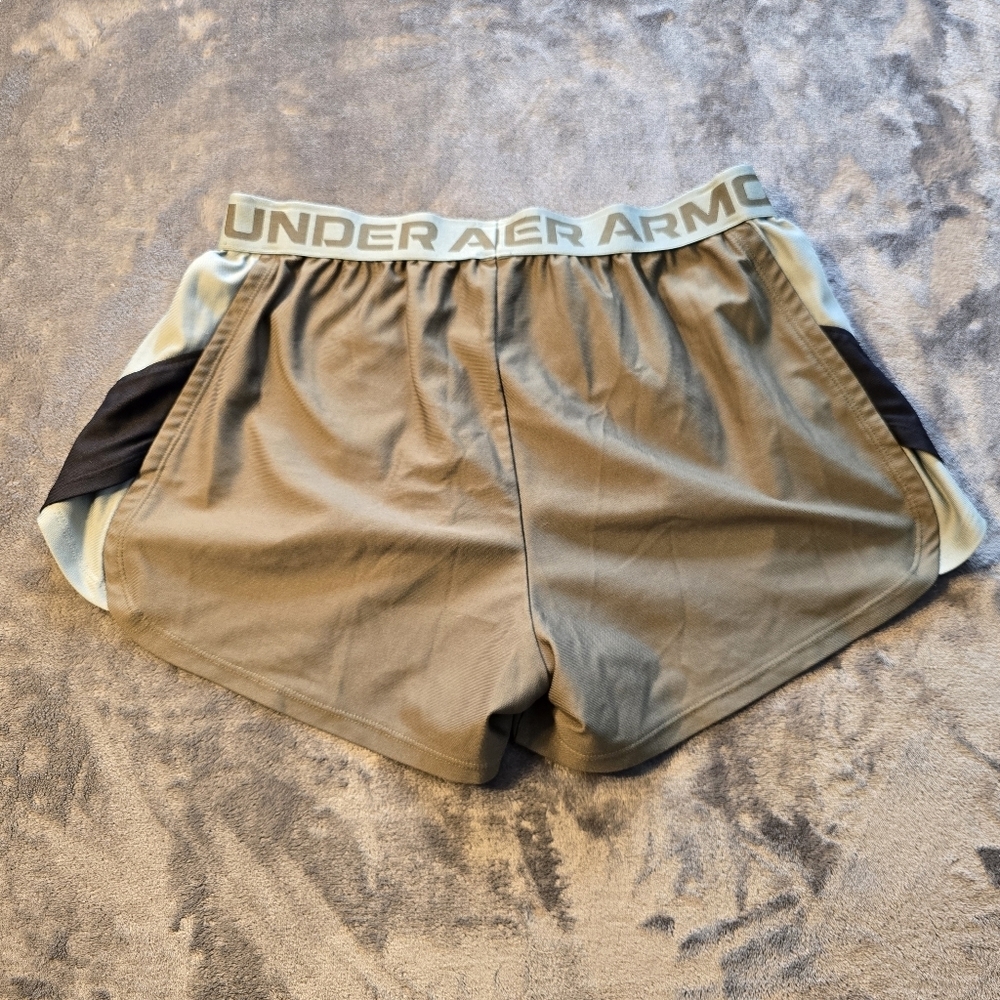 Under Armour Loose Hunter Green Shorts Size Large - Picture 5 of 11